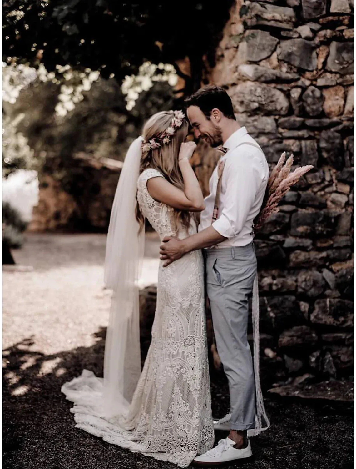 Beach Boho Wedding Dresses Mermaid / Trumpet V Neck Cap Sleeve Court Train Lace Outdoor Bridal Gowns With Appliques Solid Color Summer Wedding Party