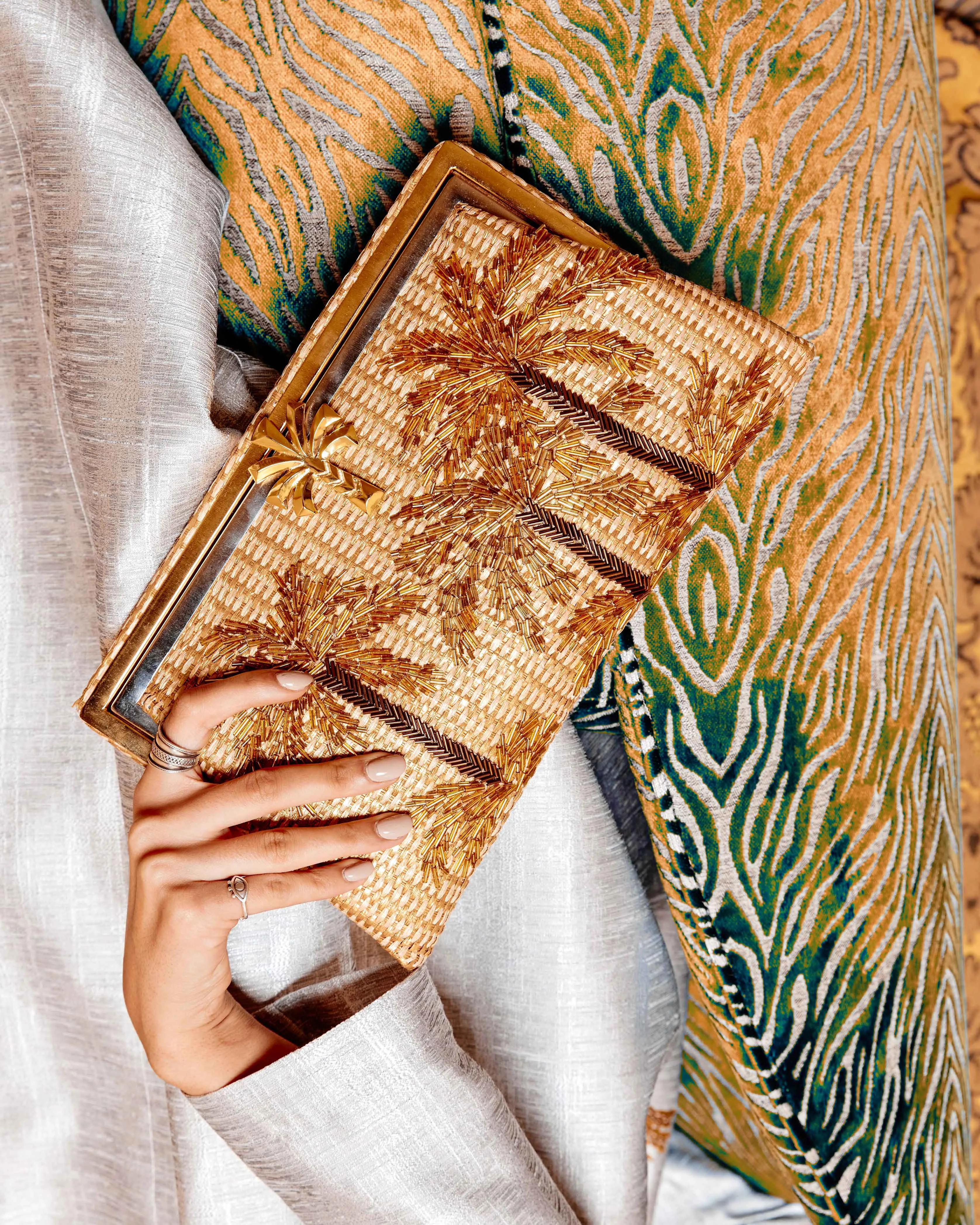 GOLDEN OASIS GOLD STRAW GRACE CLUTCH